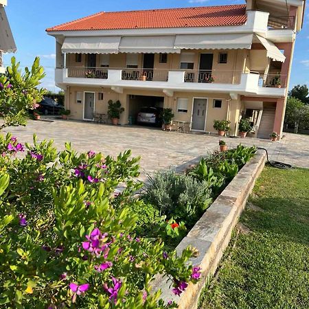 Flo'S Apartments Missolonghi ภายนอก รูปภาพ