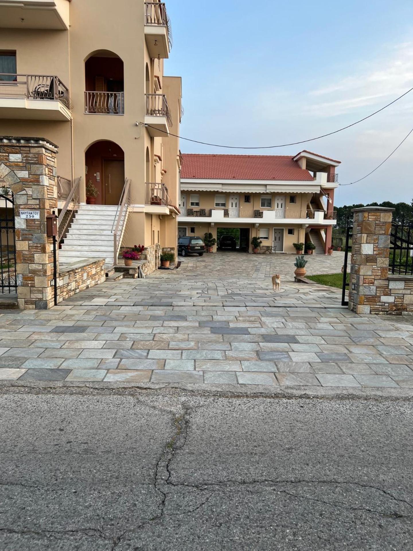 Flo'S Apartments Missolonghi ภายนอก รูปภาพ